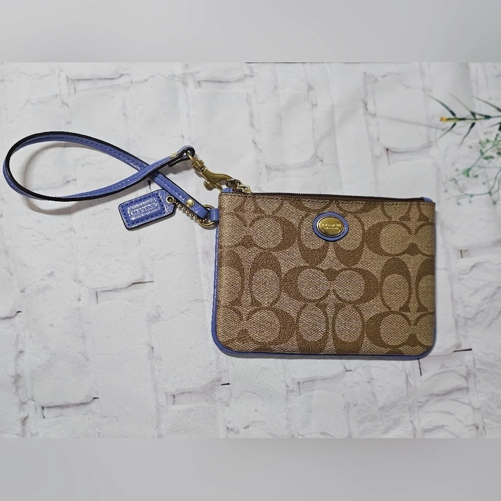 EUC COACH LEATHER Wristlet